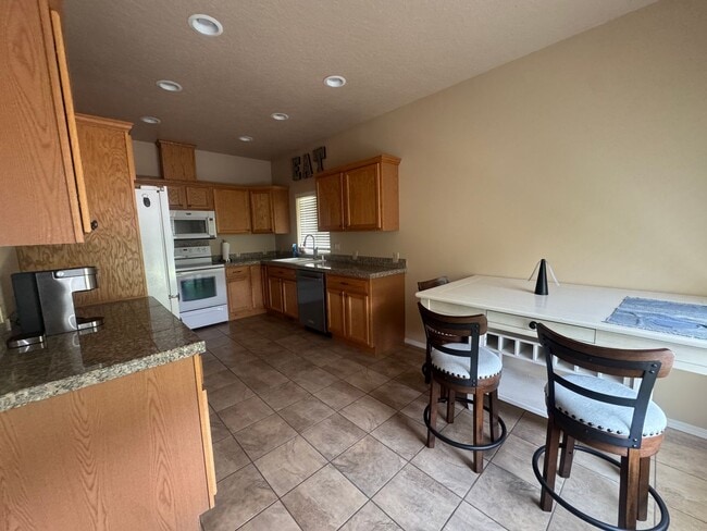 Building Photo - Rent Reduced!!