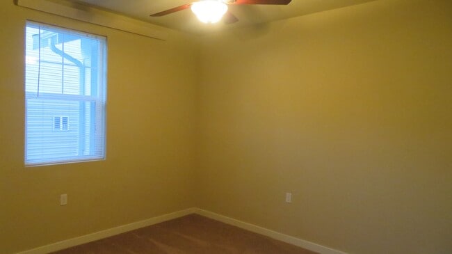 Building Photo - 1613 Burnside Pl