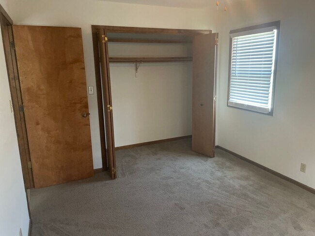 Building Photo - 2940 Leeway Dr