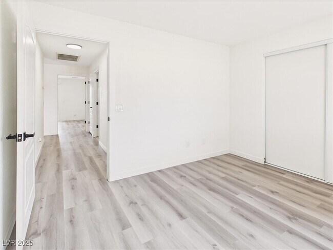 Building Photo - 5610 N Linda St