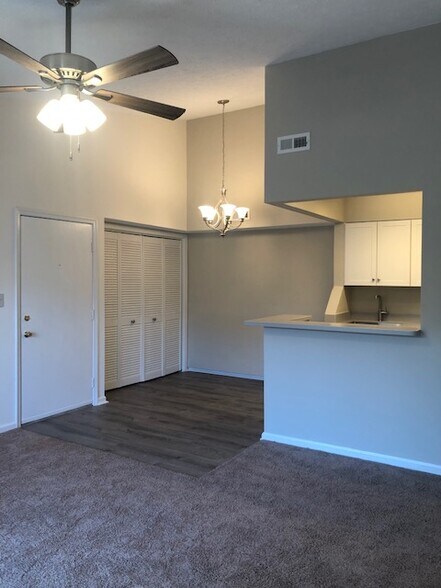 newly renovated with cathedral ceilings - 22 Wells Ct