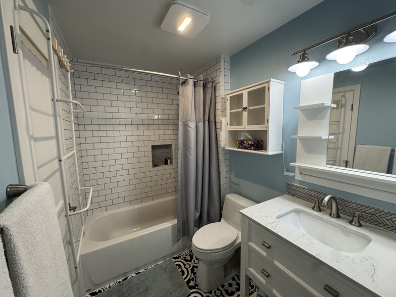 Building Photo - 9612 NE 121st Ln