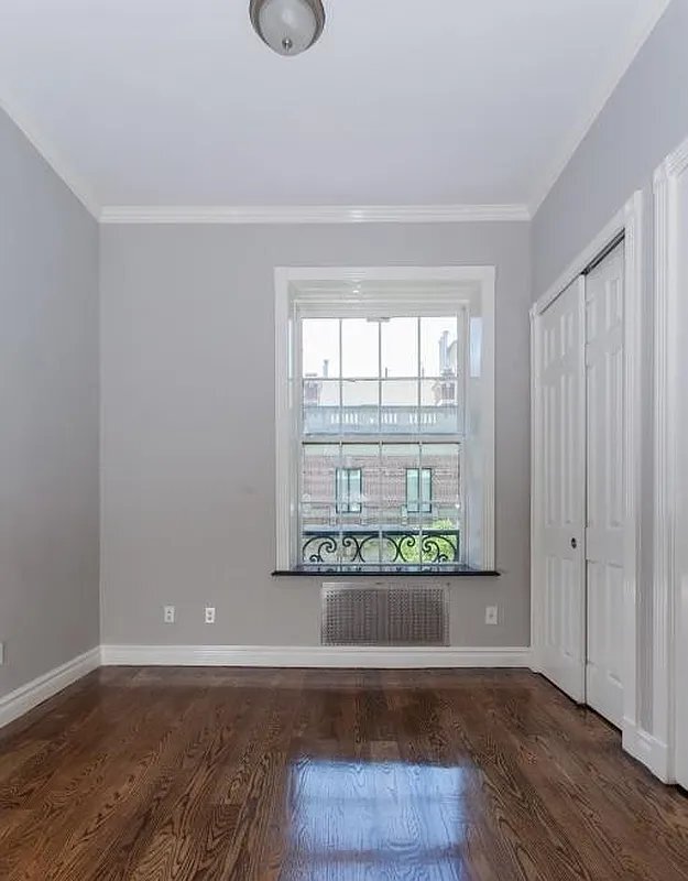 Building Photo - 9 E 75th St