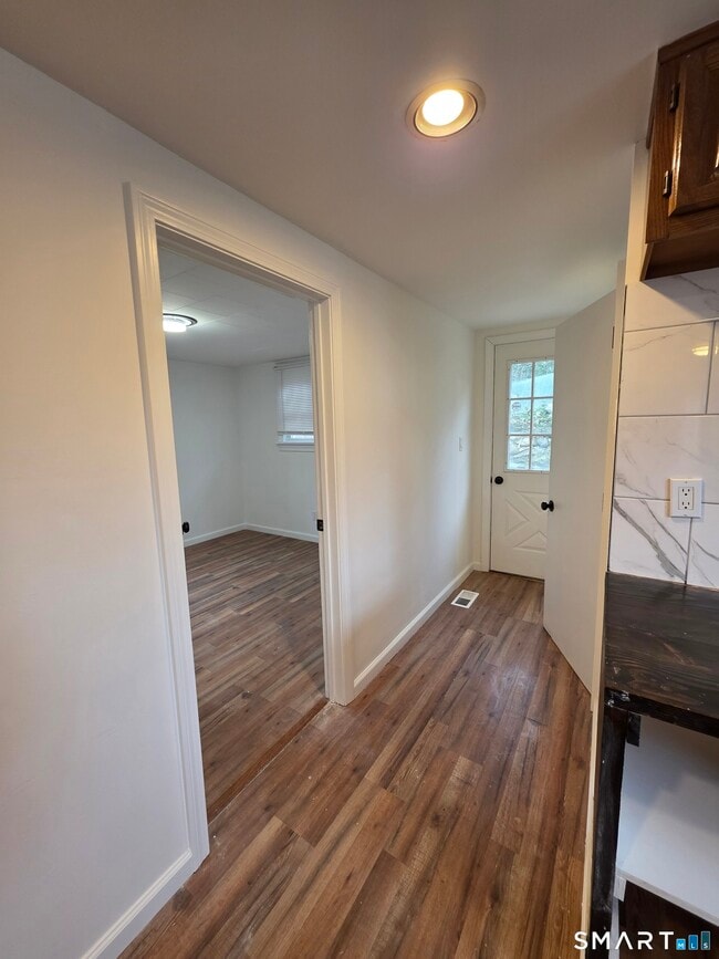 Building Photo - 784 Howe Ave