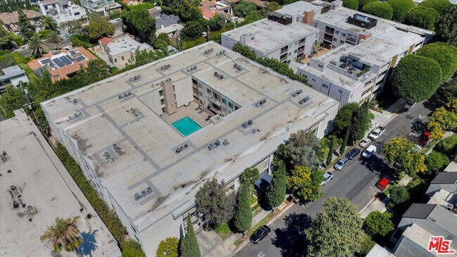 Building Photo - 927 Kings Rd