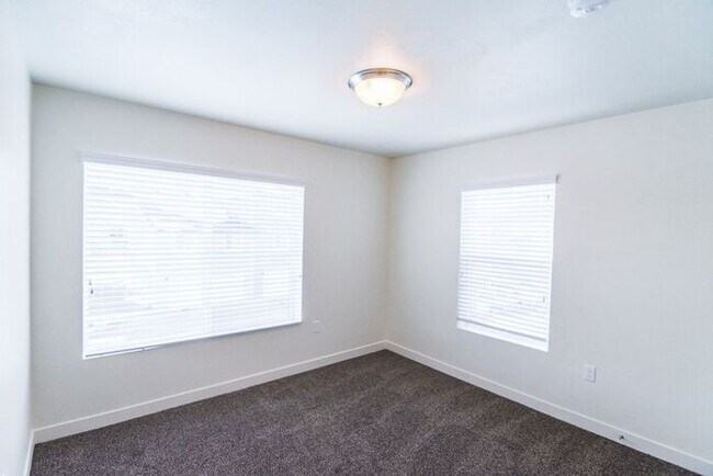 Building Photo - Lovely 2-Bedroom Condo in Easton Park