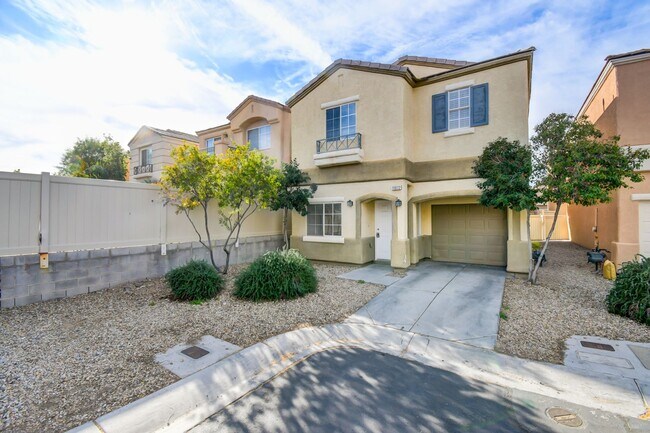 Building Photo - Great home with 4 bedrooms, 2.5 baths. New Floors Paint and Countertops.