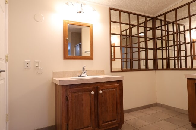 Building Photo - 922 Moss Oak Ct