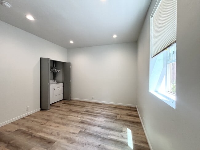 Building Photo - 1090 S 1100 E