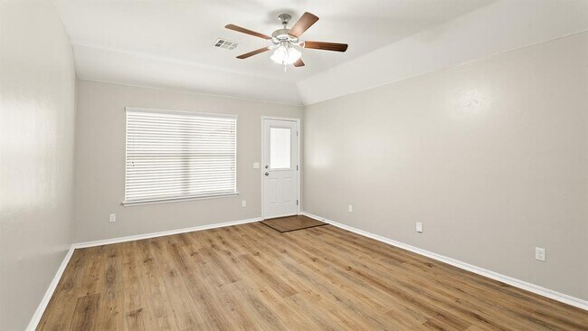 Building Photo - 621 Christian Ln