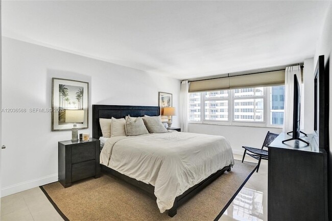 Building Photo - 2030 S Ocean Dr