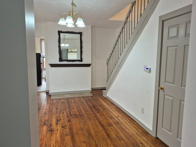 Building Photo - 569 E Whittier St