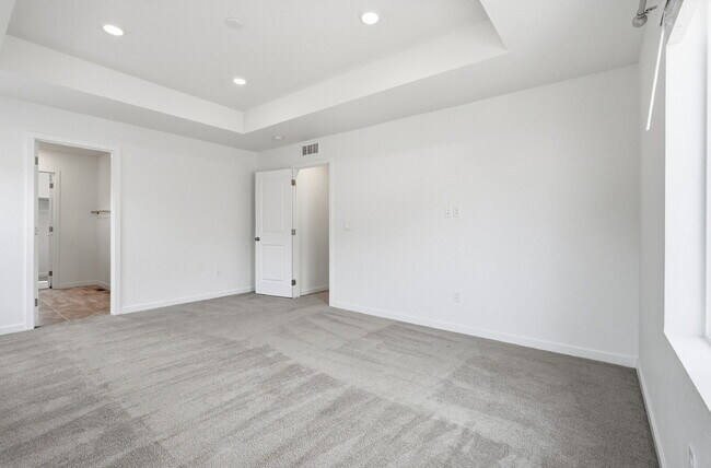 Building Photo - $2,670.96- 3 Bed, 2.5 Bath Home in Loveland with Central AC, and In Unit Laundry!