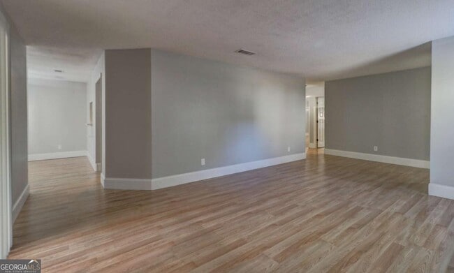 Building Photo - 601 Ridgefield Dr