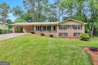 Building Photo - 759 Glen Cir SW