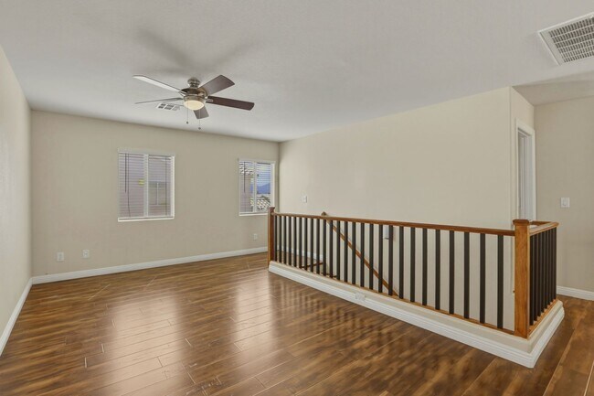 Building Photo - 4 Bedroom Home with Oversized Yard & RV Parking!