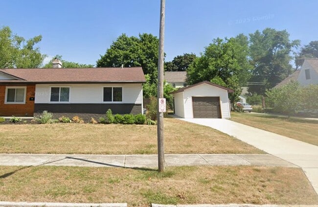 Building Photo - 713 Dorroll St NE