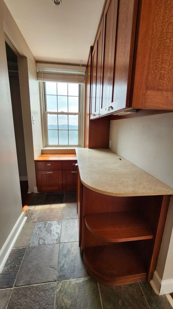 Building Photo - Spacious Midtown Condo with 2 Bedrooms, 2 Balconies & Internet Included!