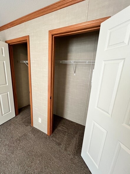 Building Photo - 1432 Iowa Dr