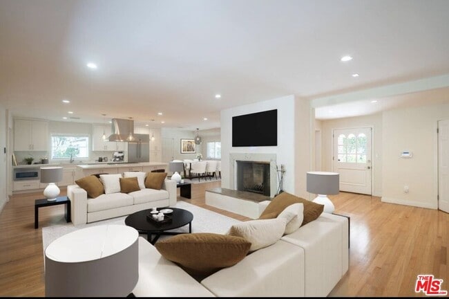 Building Photo - 2201 Coldwater Canyon Dr