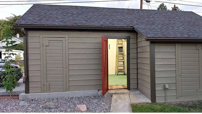 Building Photo - Cute Single Family Home