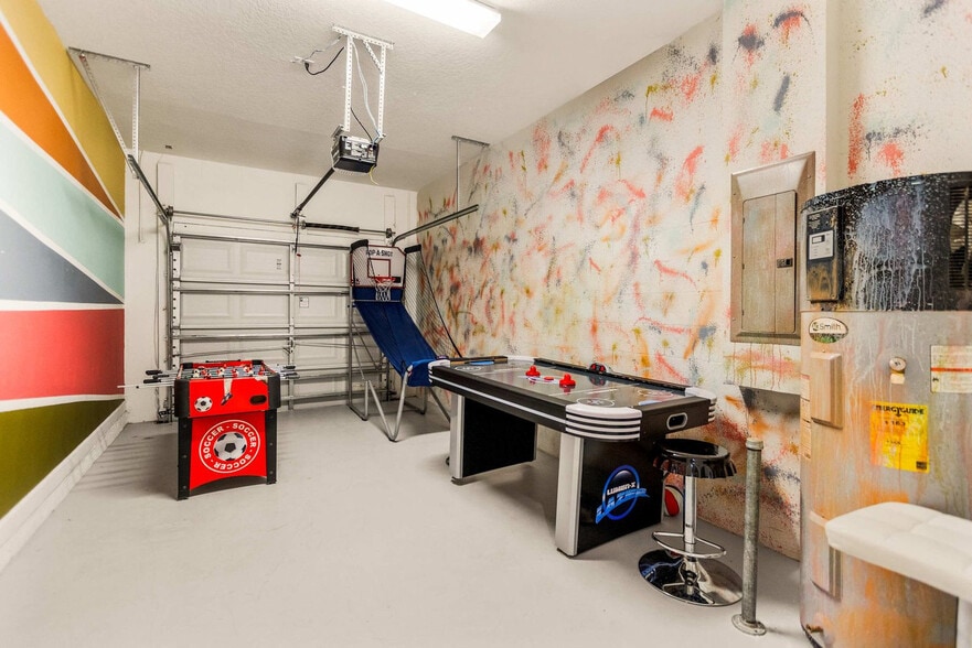 Building Photo - 4718 Kings Castle Cir