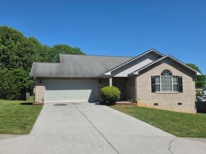 Building Photo - 1012 Willow Creek Cir