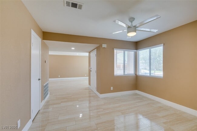 Building Photo - 3966 Green Leaf Dr