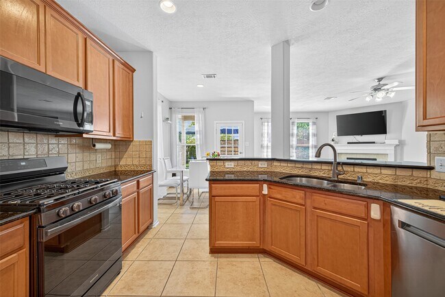 Building Photo - 6230 Hollydale Ridge Ln