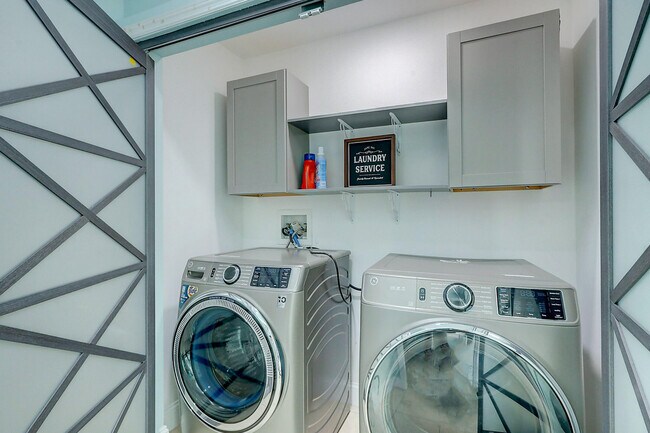 Building Photo - 238 SW Grove Ave