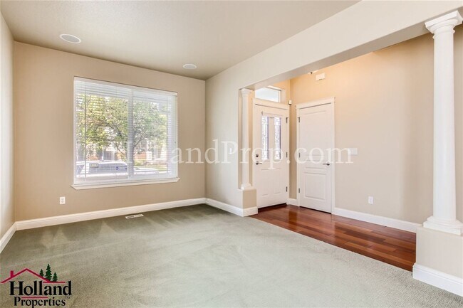 Building Photo - Your Dream Home Awaits – Spacious, Inviting & Full of Charm!