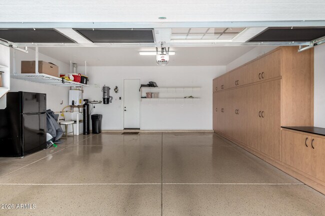 Building Photo - 12725 W Dale Ln