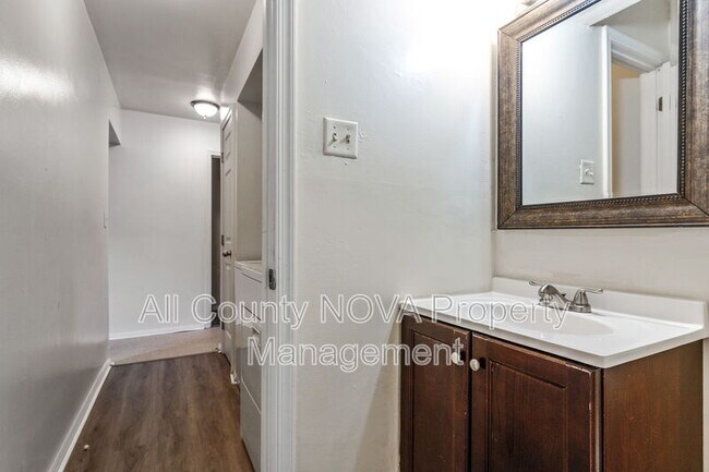 Building Photo - 906 Anvil Rd