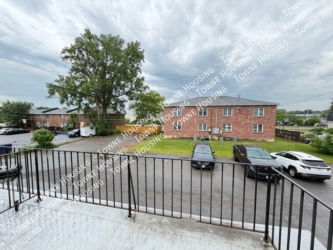 Building Photo - 132 Denrose Dr