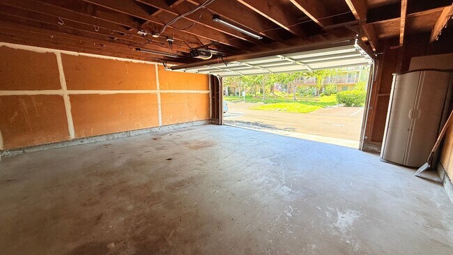 Building Photo - 1033 Fontana Dr