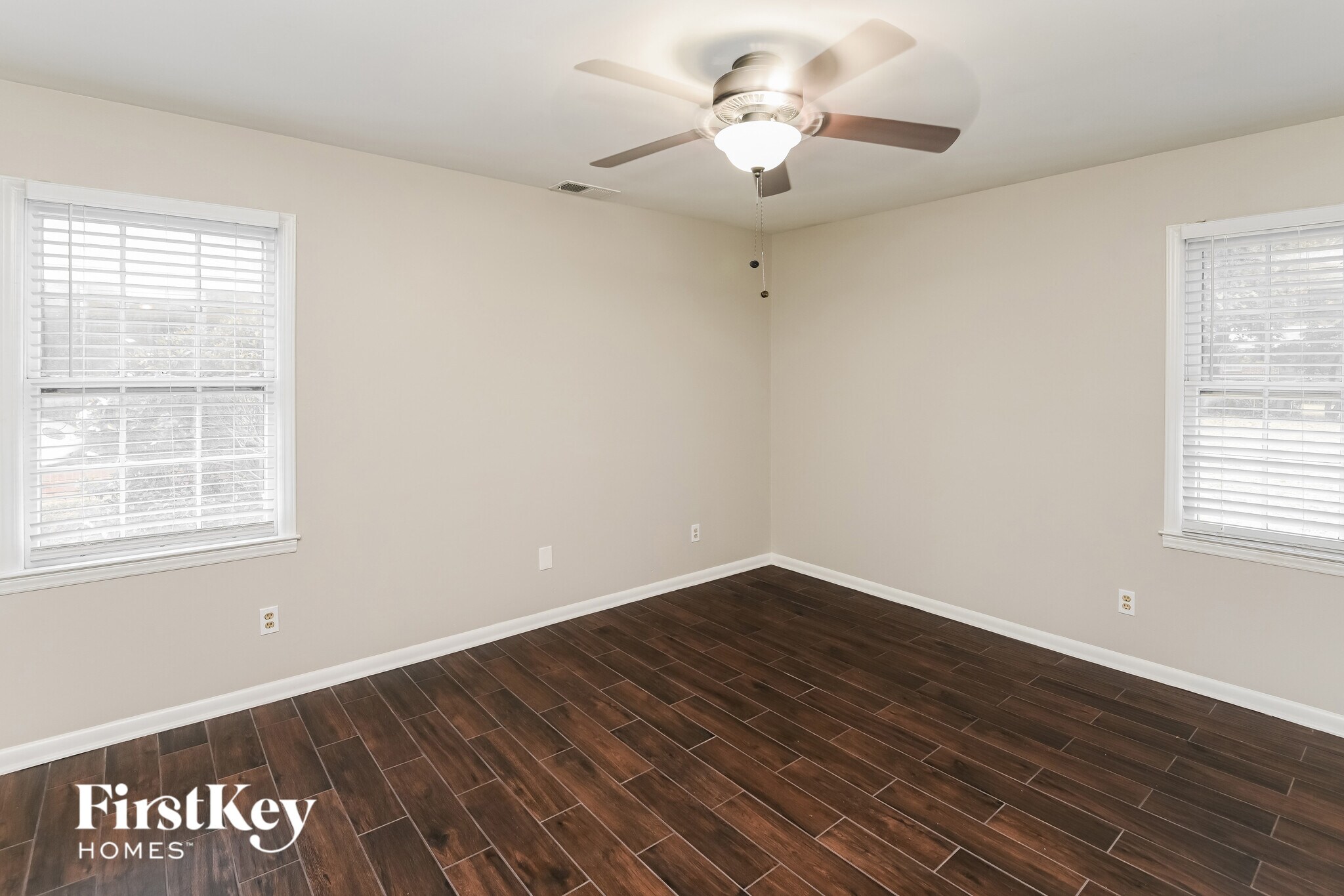 Building Photo - 901 Vickery Dr