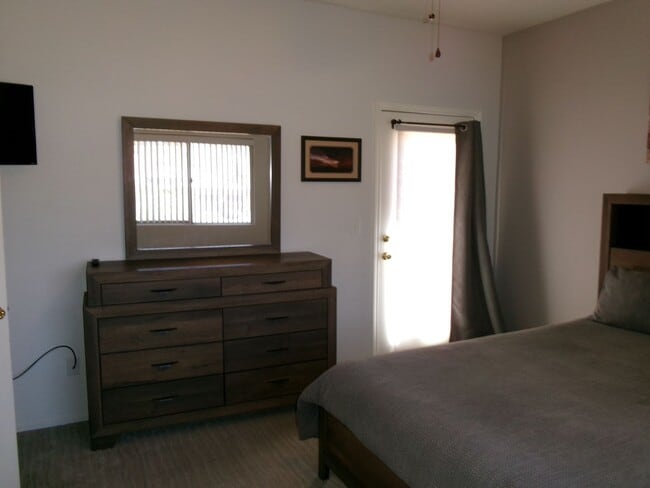 Building Photo - Furnished Enchantment Condo