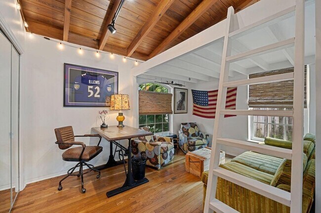 Building Photo - 302 NW 16th St