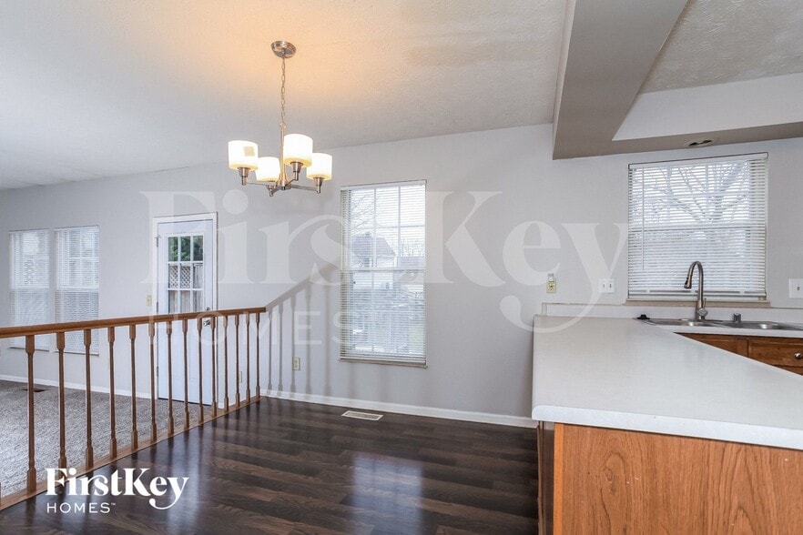 Building Photo - 5707 Villas Creek Dr