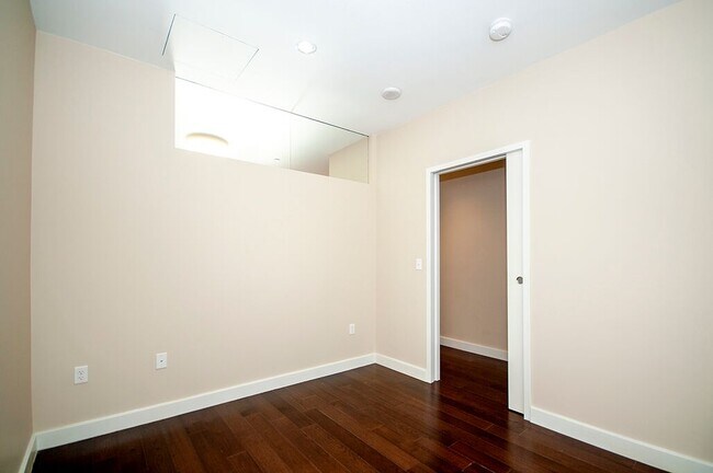 Building Photo - 43 Westland Ave