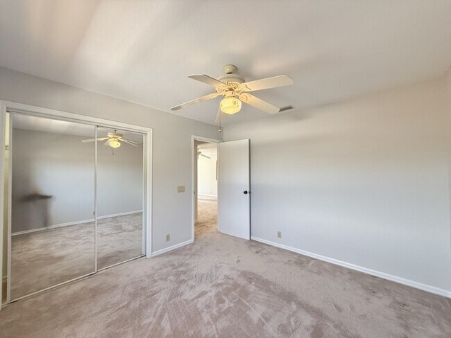 Building Photo - 867 Mandalay Ave