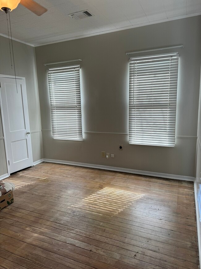 Building Photo - 404 Church St