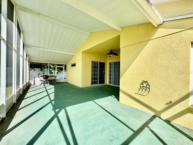 Building Photo - 22537 Roderick Dr