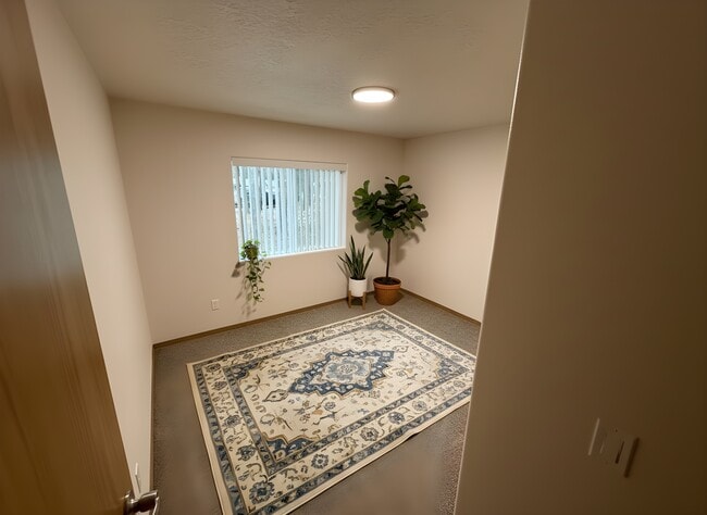 Building Photo - 14818 Bluegrass Loop