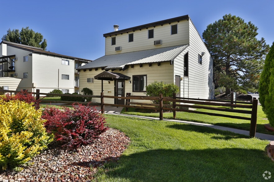 Parkwood Place Apartments - Parkwood Place