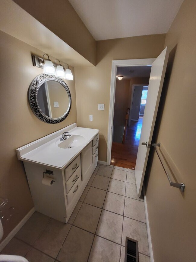 Building Photo - Downs1345-1347