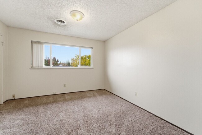 Building Photo - 0887