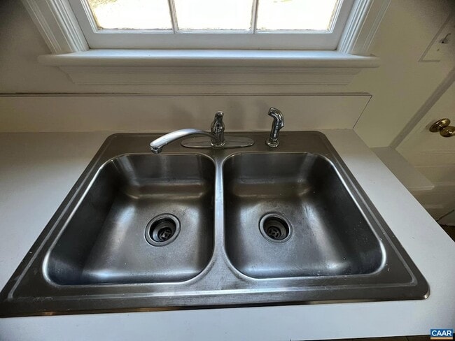 Building Photo - 1545 Rugby Ave