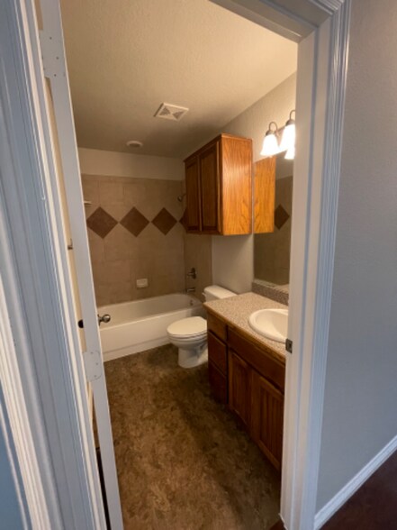 Building Photo - 217 Hilltop Dr