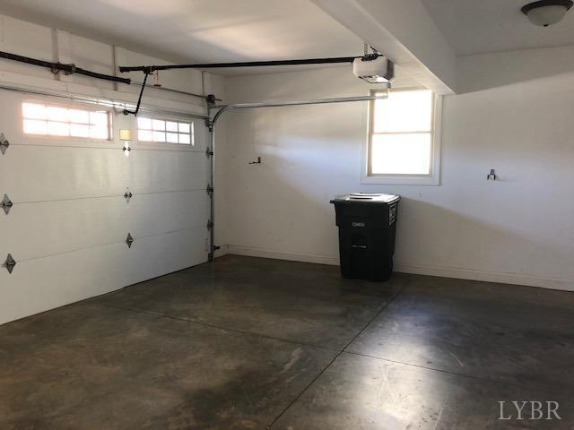 Building Photo - 304 Hunterdale Dr
